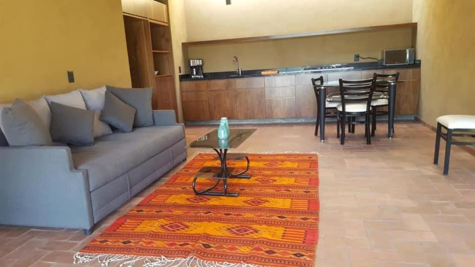 Hostal Villa Quieta เตโปซตลัน ภายนอก รูปภาพ